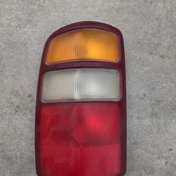 GMC Yukon DENALI Driver Tail Light