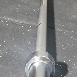 New Olympic 7ft 45 Pound Barbell. Includes Clips