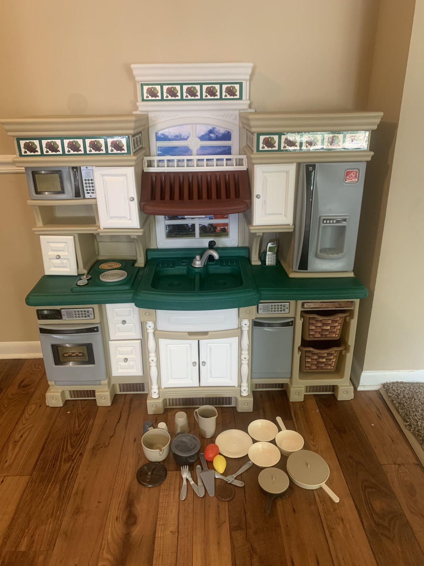 Step 2 Deluxe lifestyle dream play kitchen excellent great condition