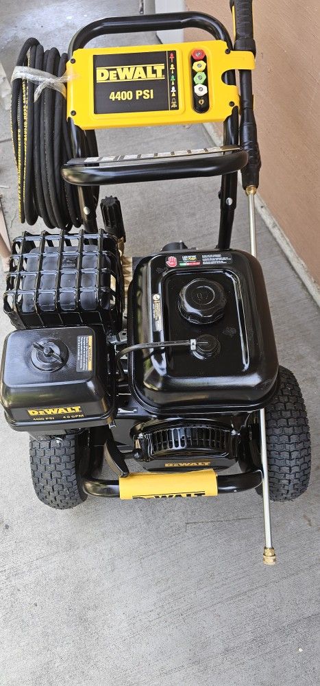 DEWALT PRESSURE WASHERS 4400PSI-4.0GPM 100 IN DE MANGUERA GAS