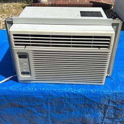Gold star Windpw Air Conditioner Model bg5200erRu