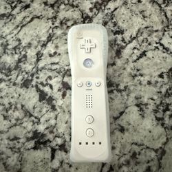 Nintendo Wii Remote Controller w/ Silicone Case – White 