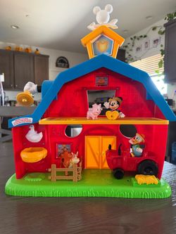 Mickey & Friends Barn House