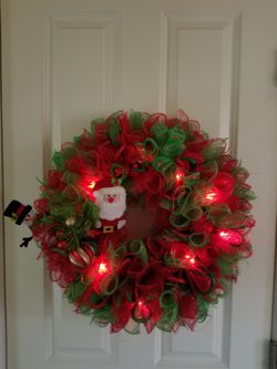 Red and green mesh lighted wreath