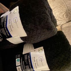 Plush Throw Blanket 50/60 10$ For Both 