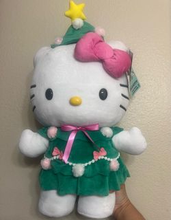 Hello Kitty Christmas Greeter 🎄🩷💚