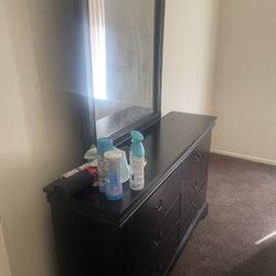 Brand new queen size bedroom set