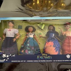 ENCANTO HOLIDAY DOLL SET