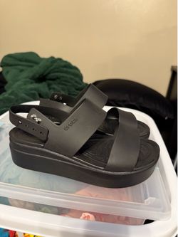 Crocs platform sandals women’s size 8