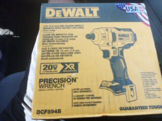 Dewalt 1/2 wrench impact, obsticle tool, and 20v max combo set