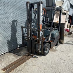 Forklift 