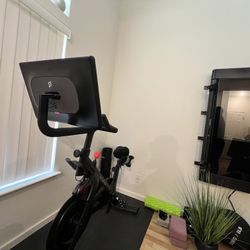 Peloton Bike for Sale – Like New!