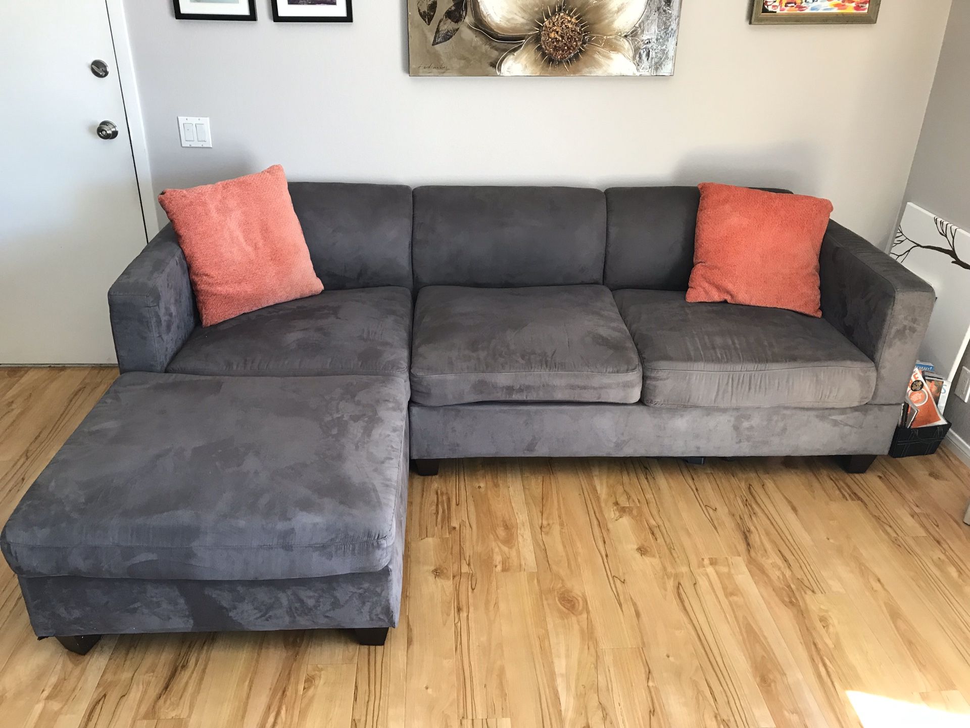 Sectional Sofa. Good condition. Gray Color.