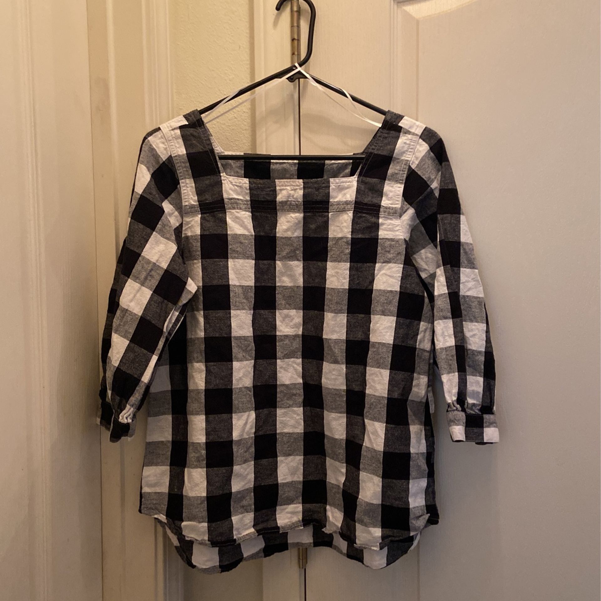 Black & White Buffalo Plaid Ladies Size Small Top. Linen Cotton Blend
