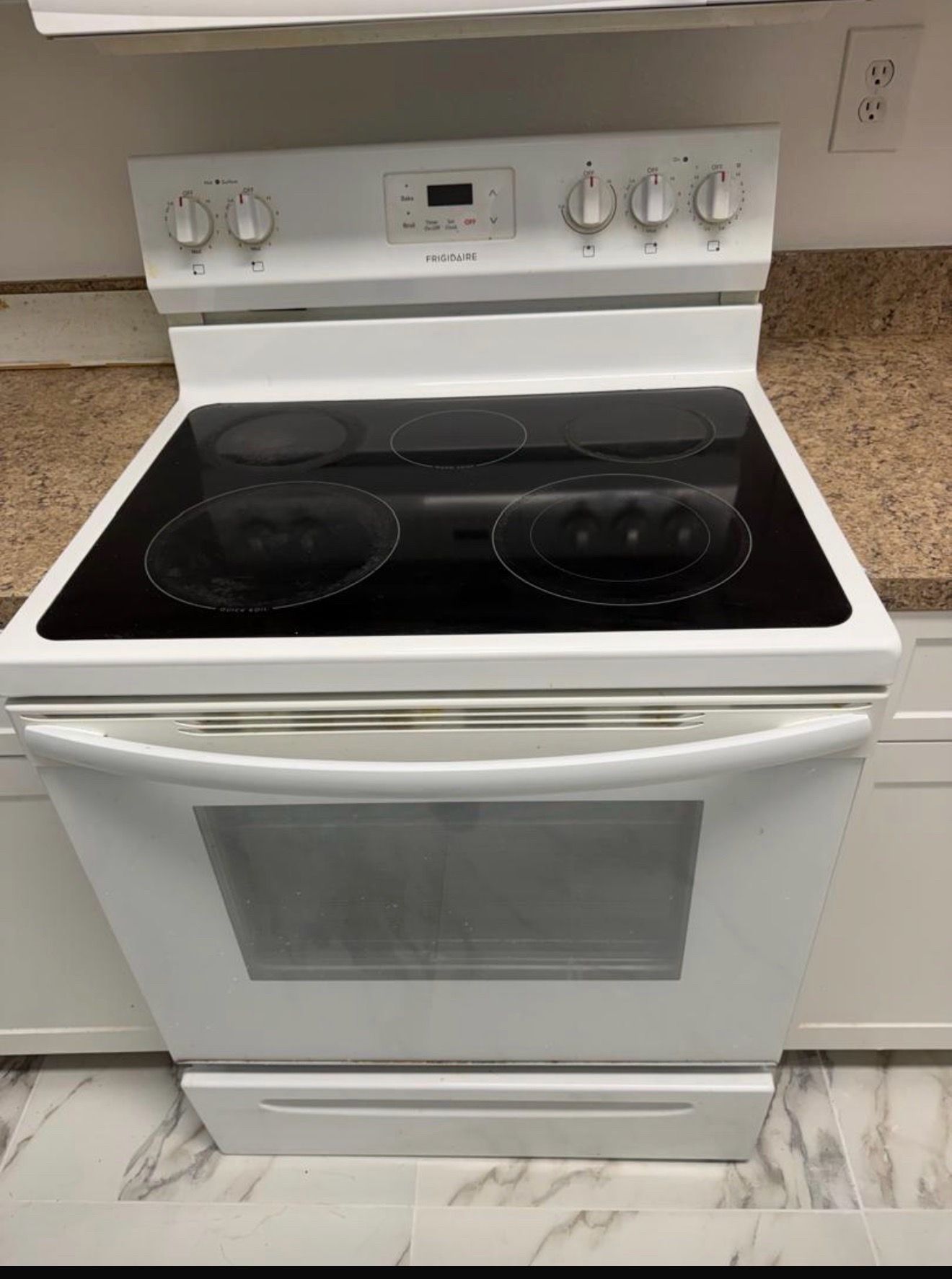 Refrigerador and stove