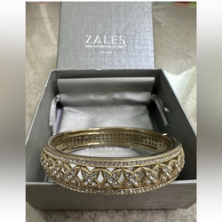 ZALES GOLD DIAMOND BRACELET📍PICK UP 7TH ST & BASELINE RD📍