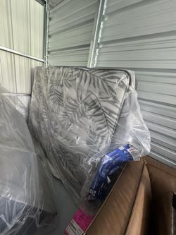 PosturePedic Queen Mattress - NEW