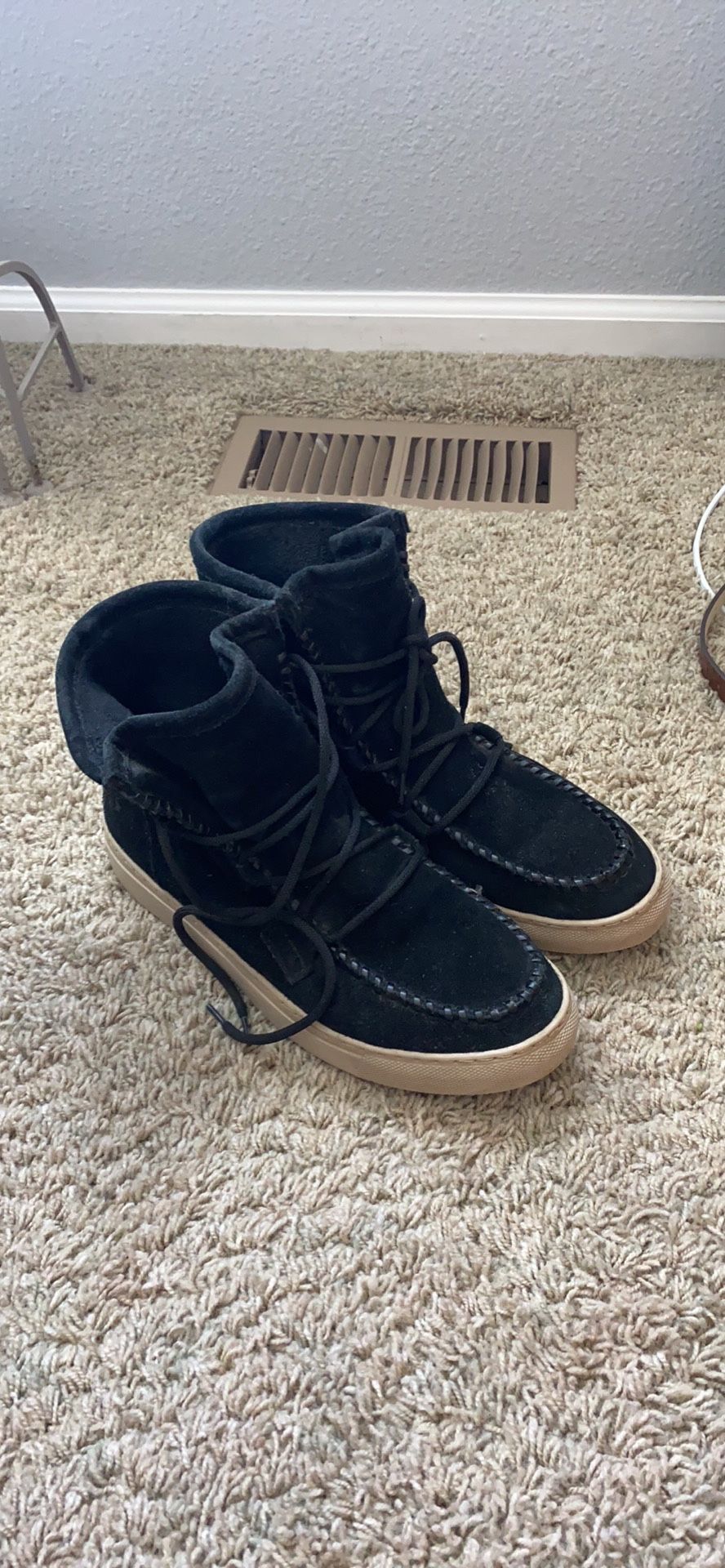 Great Condition Cougar Boots Size 9!