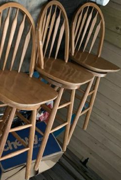 3 wooden Swirvel bar stools