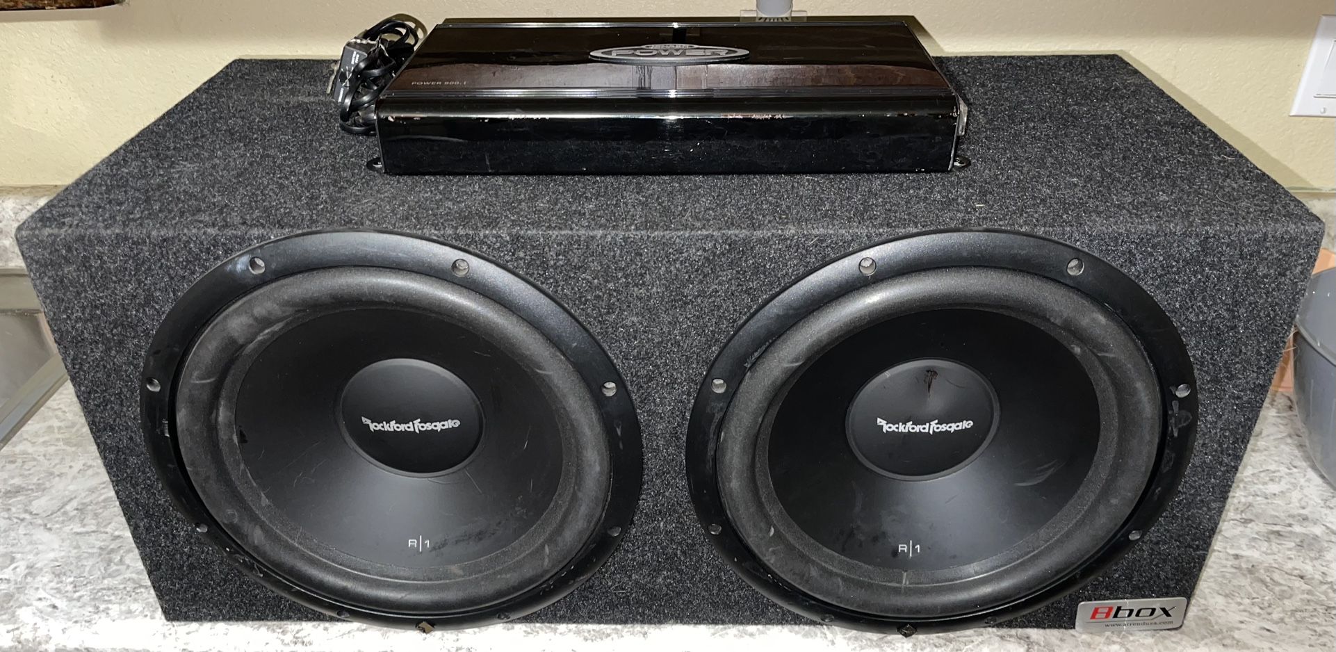 (2)Rockford Fosgate R1 12” Speakers W/900w Amp