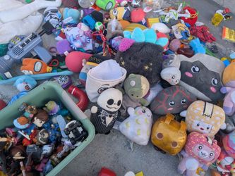 Toys and plush toys