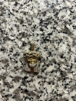 Natural Diamond Jesus Pendant 14kt