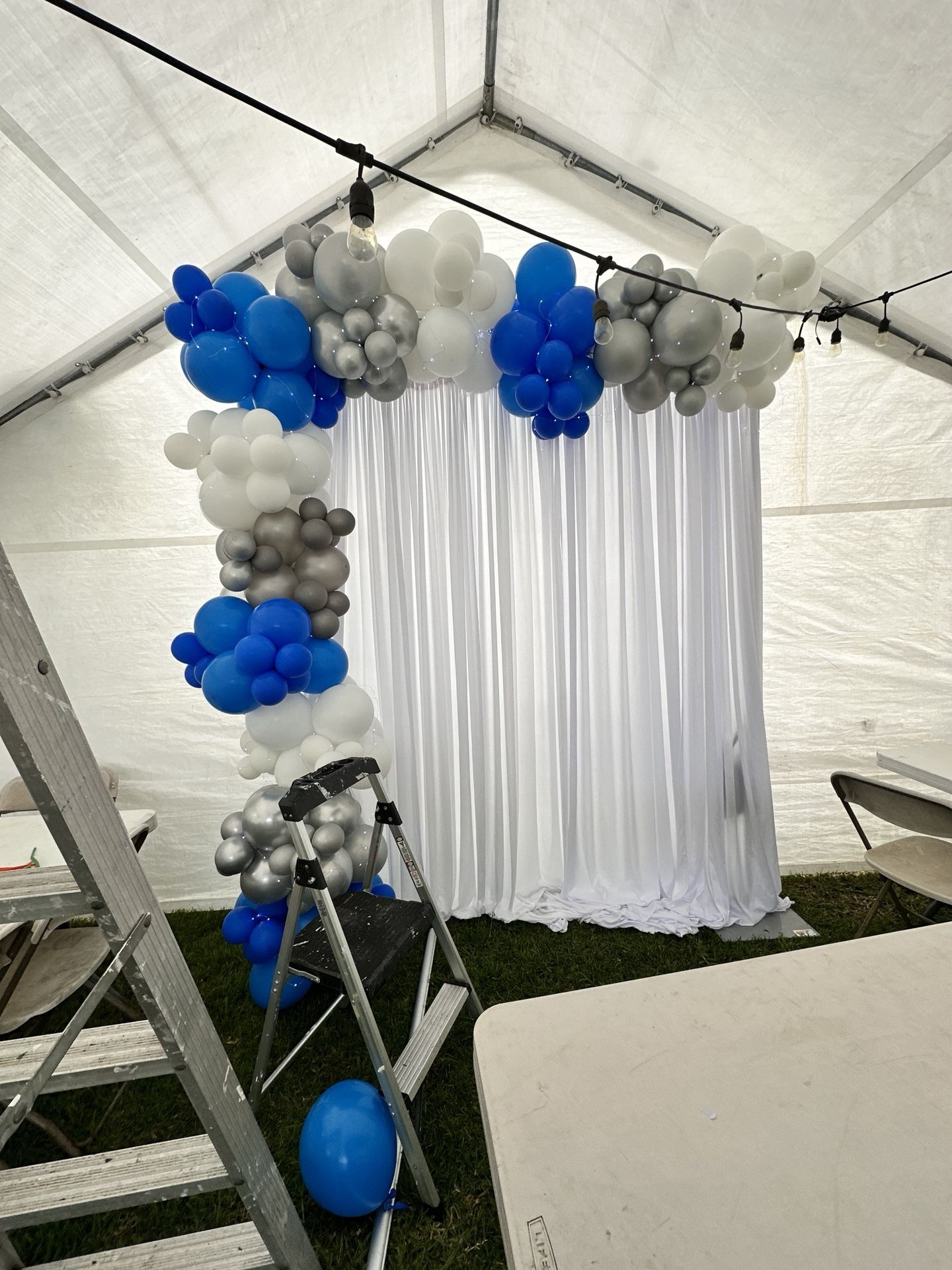 While Curtain Backdrop. Blue Silver And White Balloons