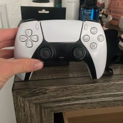 PLAYSTATION 5 CONTROLLER 30$