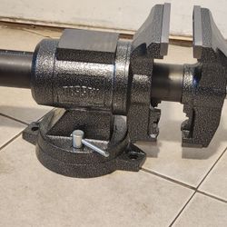 BESSEY HEAVY DUTY 5"VISE IS BRAND NEW 