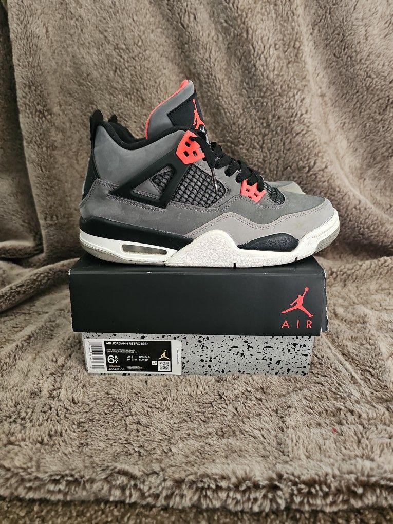 Air Jordan Retro 4