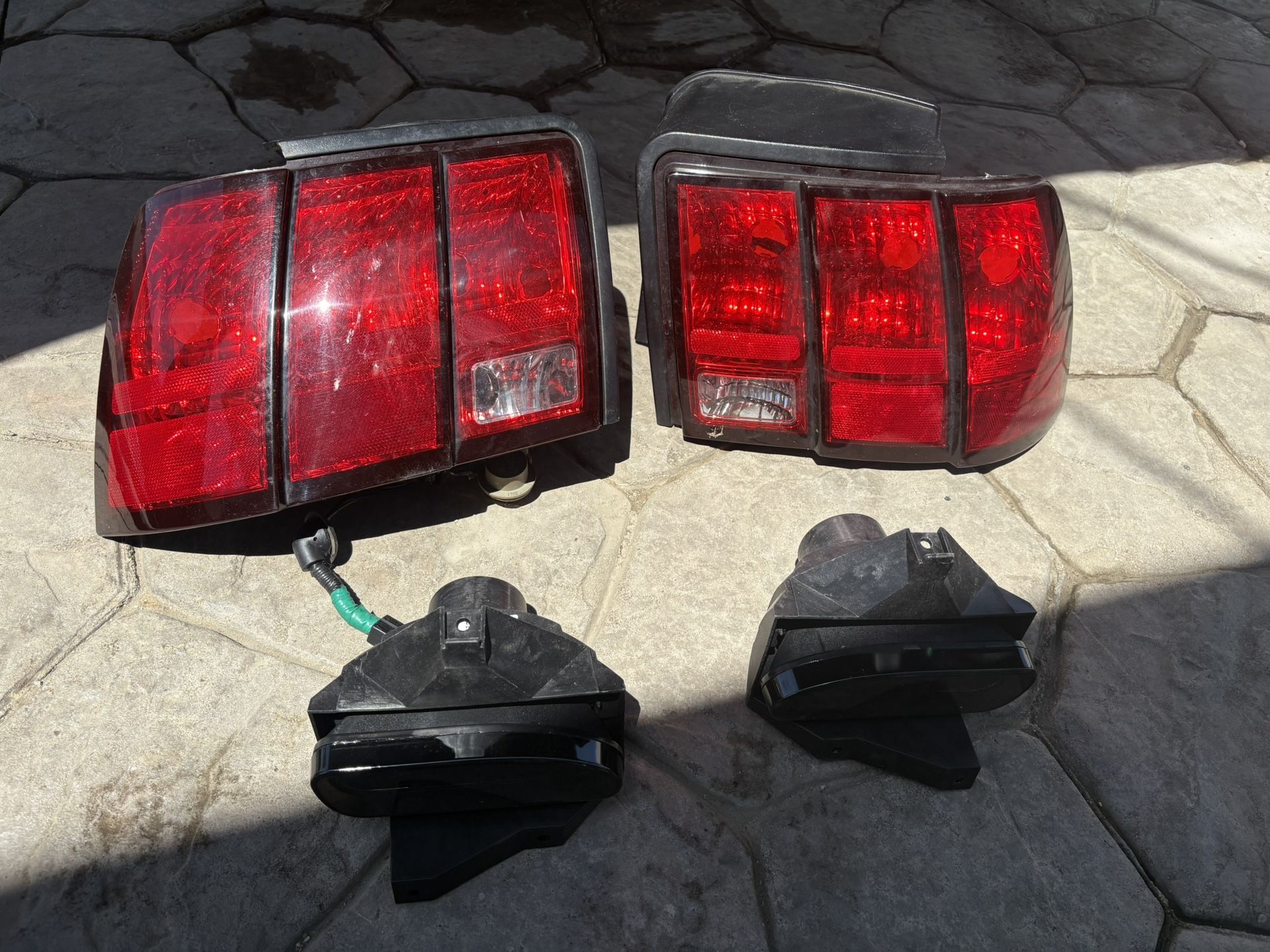 Mustang 2000 Tail Lights