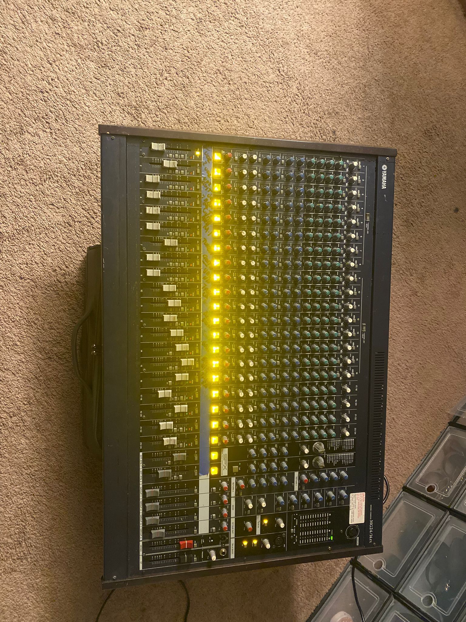 It's a mixing console Mg24/14fx