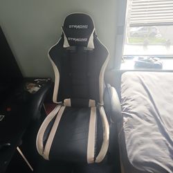 Xbox X 1tb With Controller Plus Gaming Chair