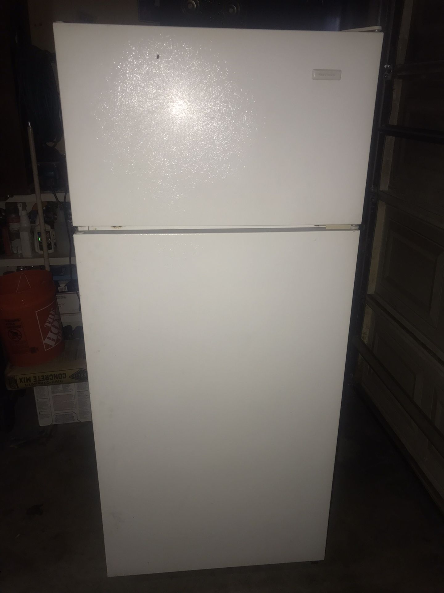 Refrigerator 