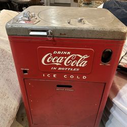 Vintage Working Coke machine 