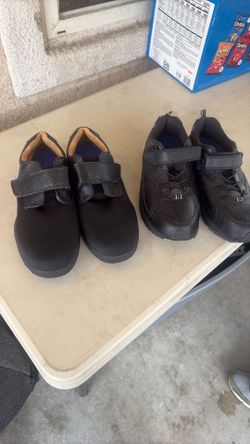 2 pair men shoes
