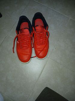 Red n black air Nike size 8m