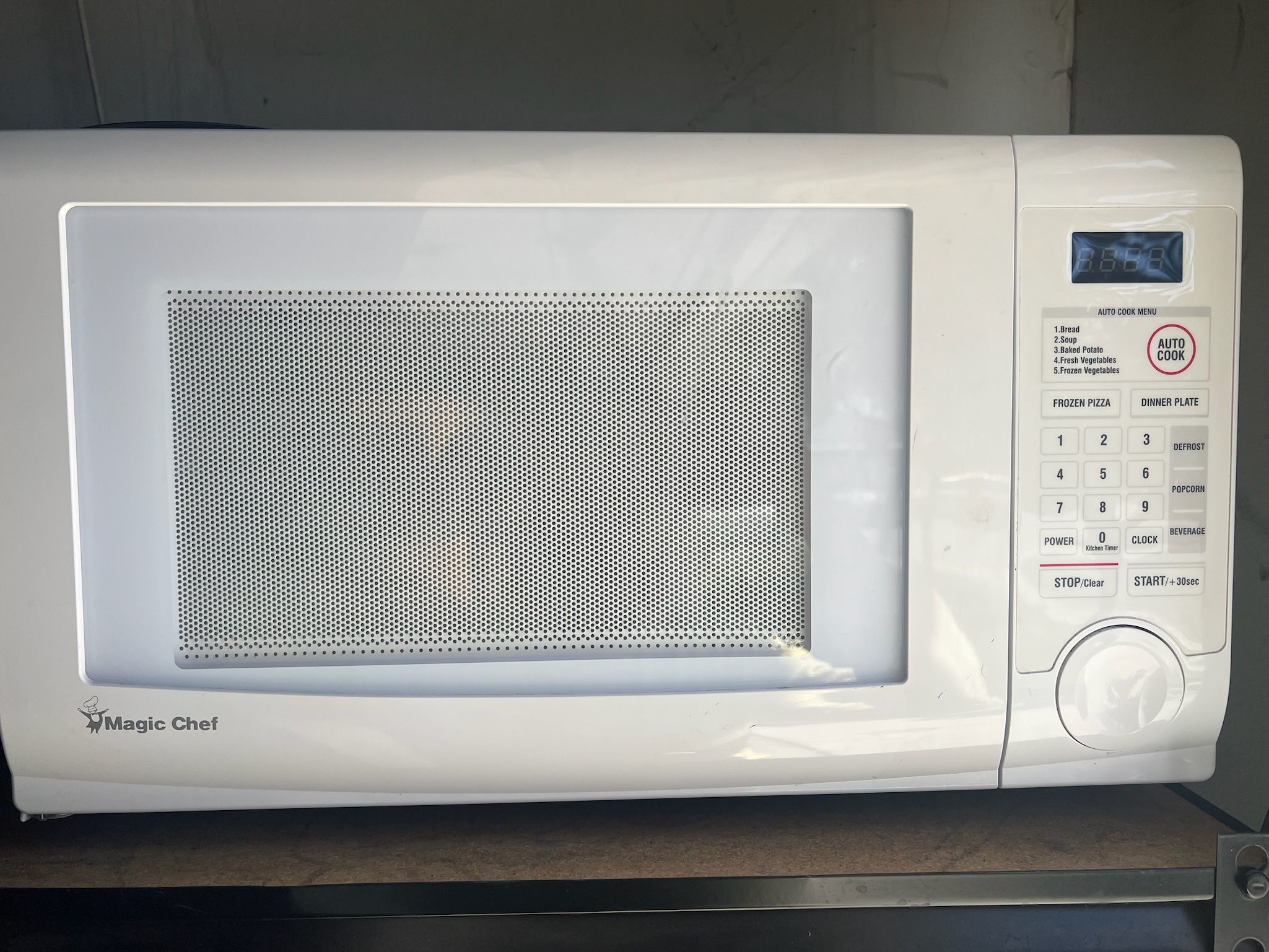 New Magic chef MicroWave Oven 1.5 Cu 1150 Watts