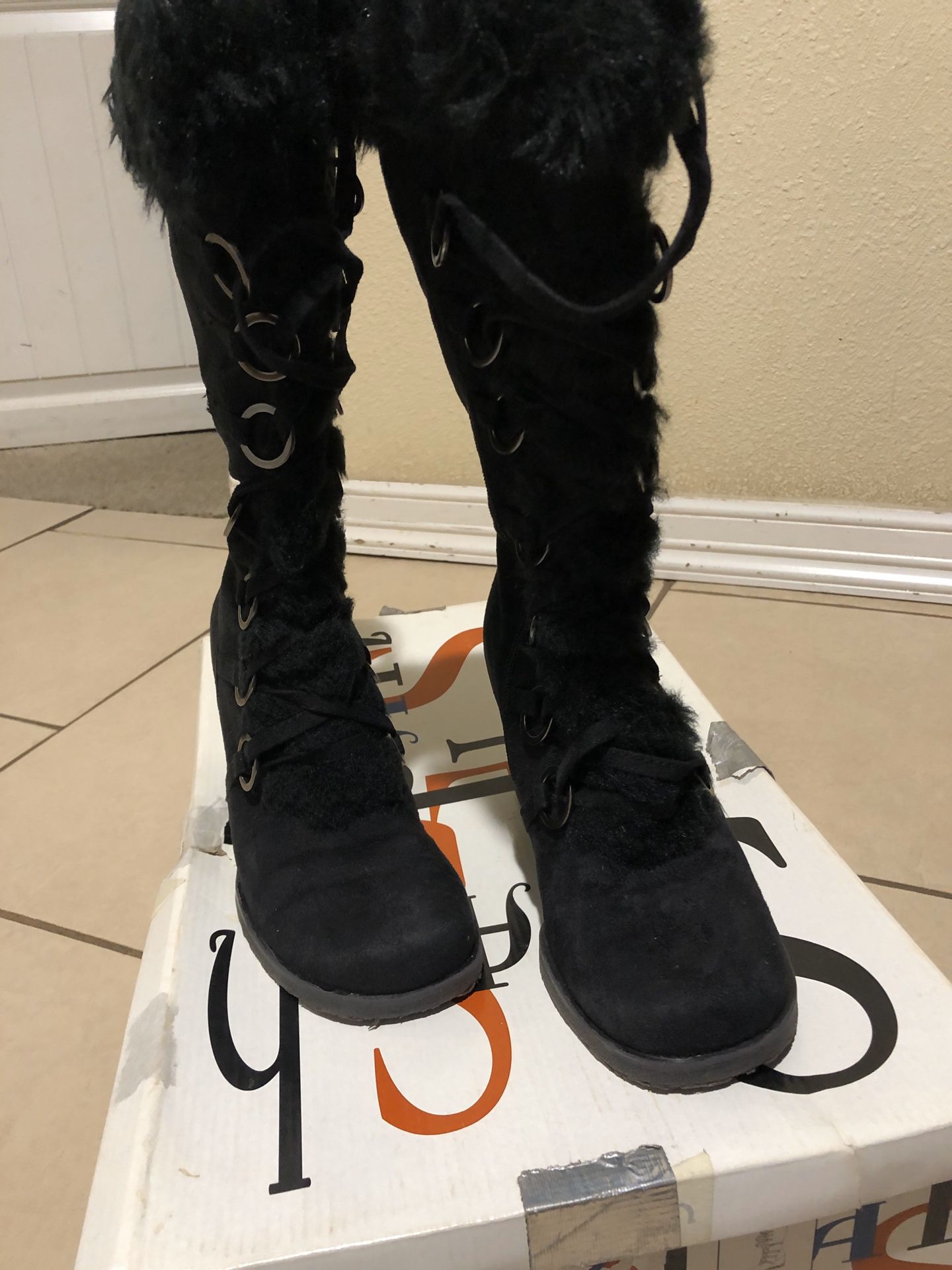 Women black boots size 9