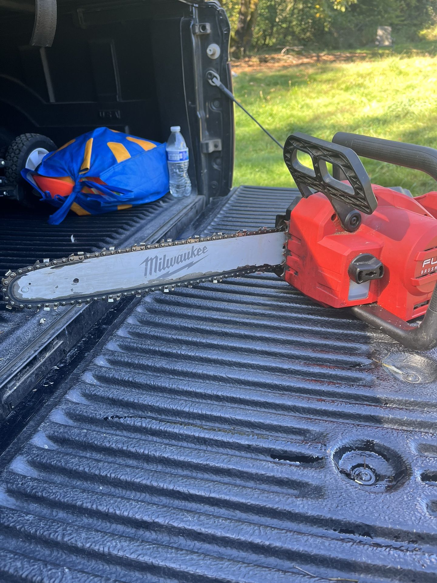 Milwaukee M18 FUEL 16 in. 18V Lithium-Ion Brushless Battery Chainsaw (Tool-Only)