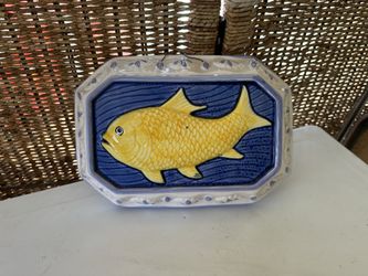 Vintage ceramic fish mold hanging plaque 8”x11”