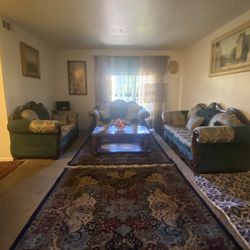 3 Couches One Big Couch And Two Small  And Table 