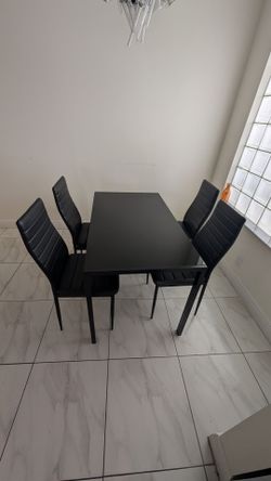 Black 5 piece small glass kitchen table