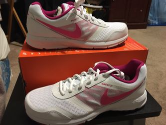 !Nike Women's Air Relentless size 12..
