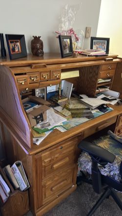 Roll desk with keys