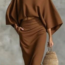 New Women's two piece Skirt Set in a Size Small