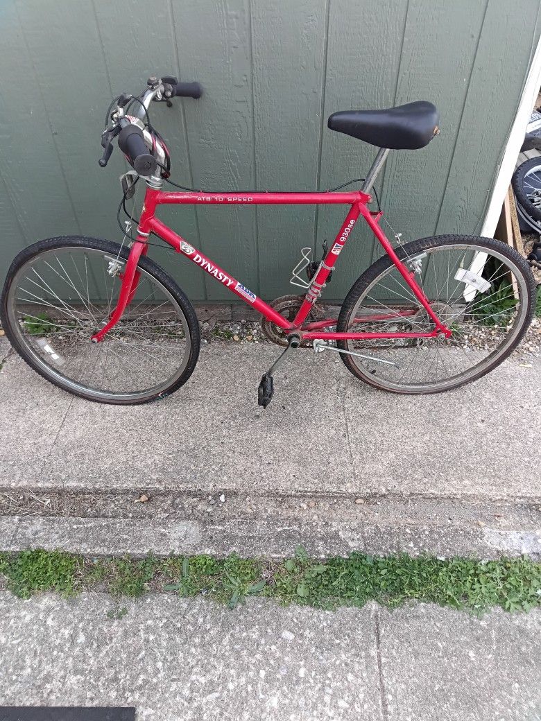 700c About 28 Inches Bike Good Condition Needs Air