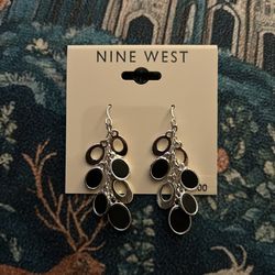 🖤 NINE WEST • Silver and Black Dangle Earrings 
