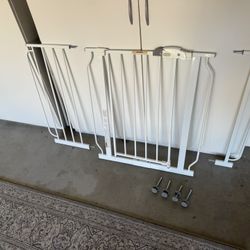 Baby/Dog Gate With Door