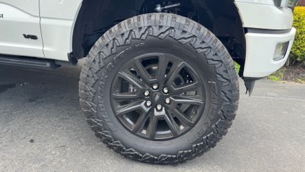 Rims and tires 37x12.5x20 off a 2024 F150